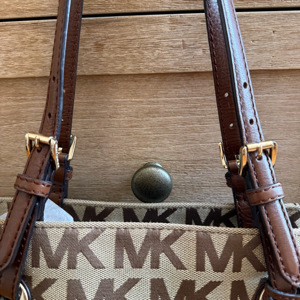Michael Kors Tote Bag Great Condition - Picture 8 of 13